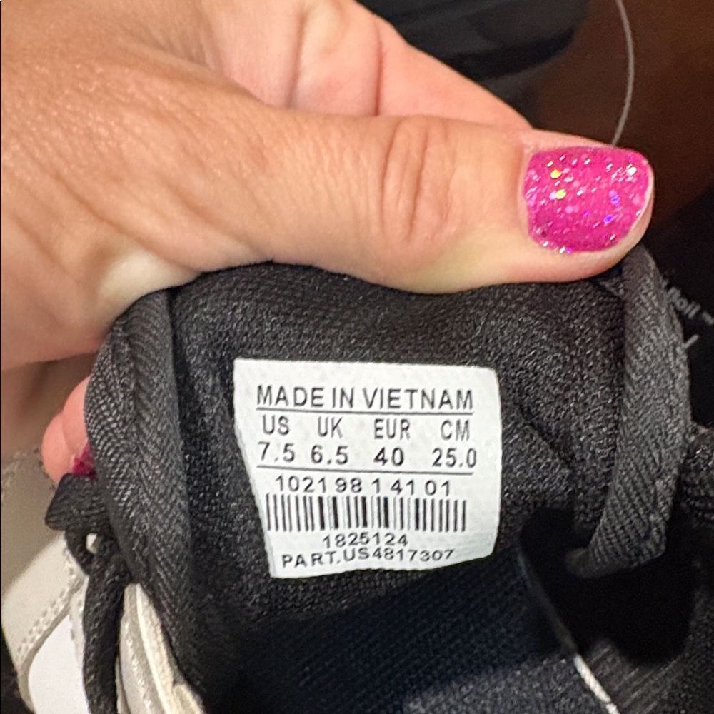 Nike Jordan Air Jordan 1 Low SE Men’s 7.5 women’s 9 - Picture 6 of 6